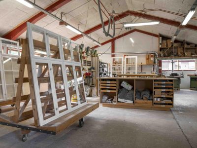 Forsatsvinduer i tr&aelig; til en bolig i K&oslash;benhavn